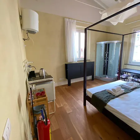 Stop&sleep Con Bagno Privato E Cucinotto A 5 Min Dagli Uffizi Apartment Florence